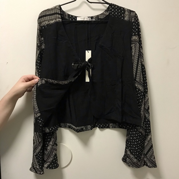 Pretty Bell Sleeve Open Long Tie Shirt! - Picture 3 of 5